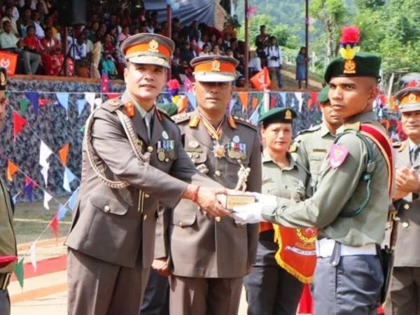 चितवनमा ११९ सशस्त्र प्रहरी जवान दीक्षित, राष्ट्रसेवामा समर्पित हुन निर्देशन