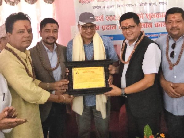 मुडुला कार्की समाजद्वारा प्रमुख निर्वाचन आयुक्त कार्की सम्मानित