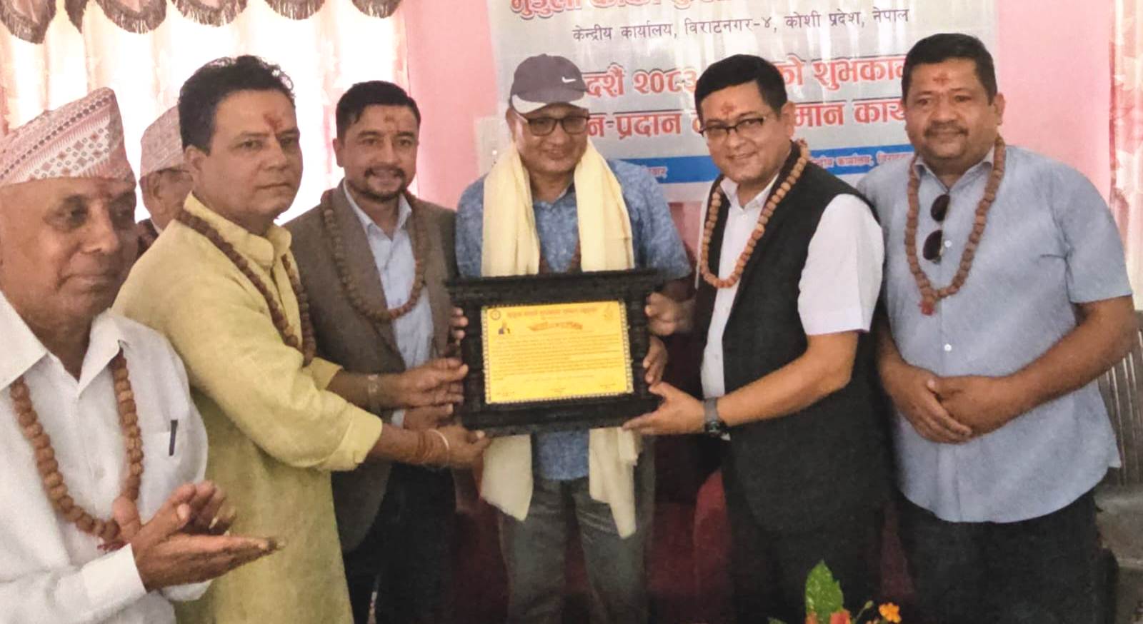 मुडुला कार्की समाजद्वारा प्रमुख निर्वाचन आयुक्त कार्की सम्मानित